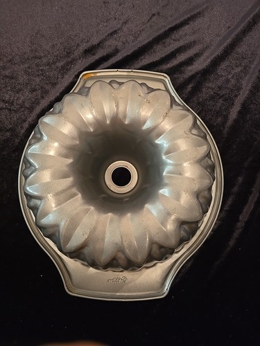 Wilton Bundt Kuchenform Sonnenblume geriffelt Rohr Antihaftbeschichtet - 9,75 Zoll - Bild 5 von 6