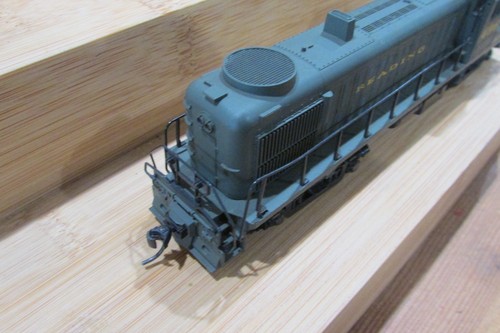 HO Scale Kato RS3 Diesel Locomotive Reading #496 Lot#5218 - Picture 2 of 7