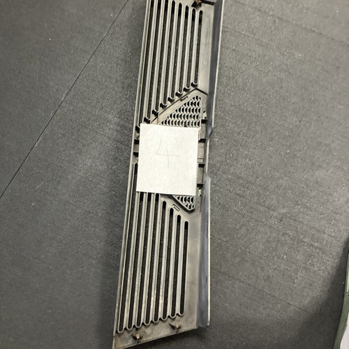 60528000 Alfa Romeo Milano / 75 Front Grill / Scudetto -Several Available (read) - Picture 20 of 24