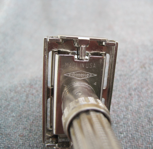 MAQUINILLA DE AFEITAR DE SEGURIDAD AJUSTABLE GILLETTE 1966 DE COLECCIÓN DELGADA (?) CÓDIGO DE FECHA L4 con CAJA? - Imagen 14 de 22