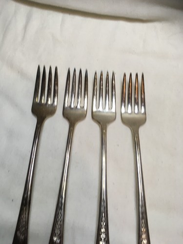 Lot 4 International Wm Rogers & Son "Gardenia" 1941 Silverplate Dinner Forks - Picture 5 of 12