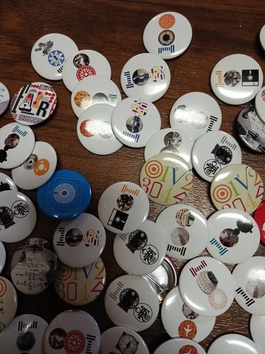 Huge Lot Of Collectible Button Lapel Pins - Picture 6 of 12