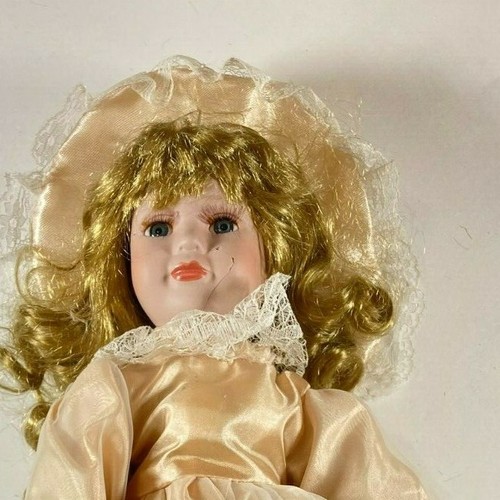 (7) Porcelain dolls, Mixed Lot, Mixed Conditions, Vintage - Picture 12 of 12