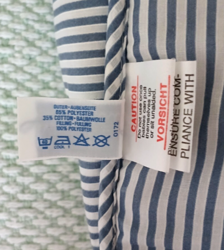 Mothercare Folding Crib - Very Good Condition - New Mattress and Fitted Sheets - Picture 5 of 7
