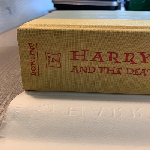 Harry Potter And The Deathly Hallows FIRST EDITION SCHOLASTIC Hardcover Book - Picture 4 of 4