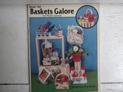 Baskets Galore (plastic canvas) [Paperback] Woods, Gina