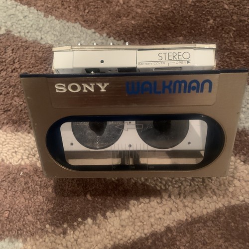 VINTAGE SONY WALKMAN WM-10 PORTABLE STEREO CASSETTE PLAYER ~ AS IS - Picture 9 of 12