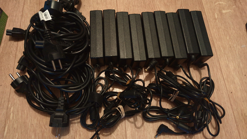 Job LOT 9 x Chargers Fujitsu 90W 19V  4,74A  Original OEM Genuine Adapter - Afbeelding 1 van 4