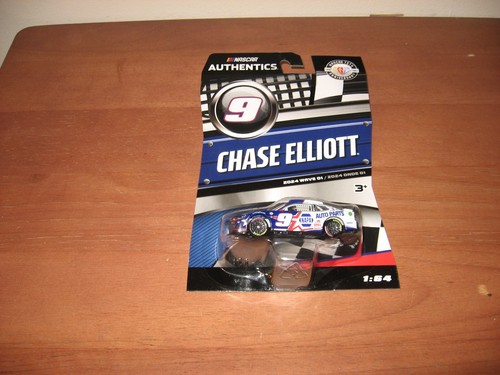 2023 Chase Elliott #9 NAPA Patriotic 1:64 Lionel 2024 Wave 1 - Picture 3 of 4