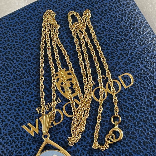 Wedgwood Jasperware Blue Gold Tone Cameo Pendant Necklace Vintage w/ Box Unused - Picture 2 of 7