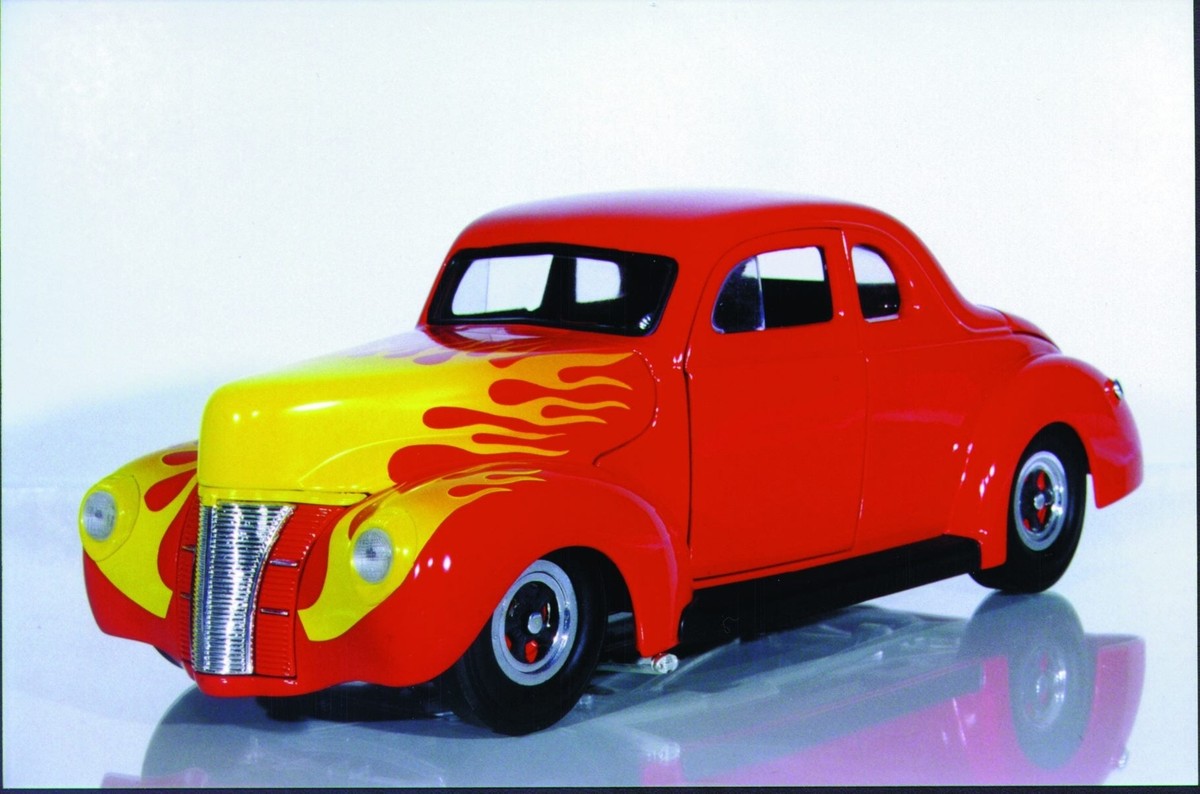 1:18 Eagle's Race Ford '40 Deluxe Hot Rod w/ Flames 3 colors