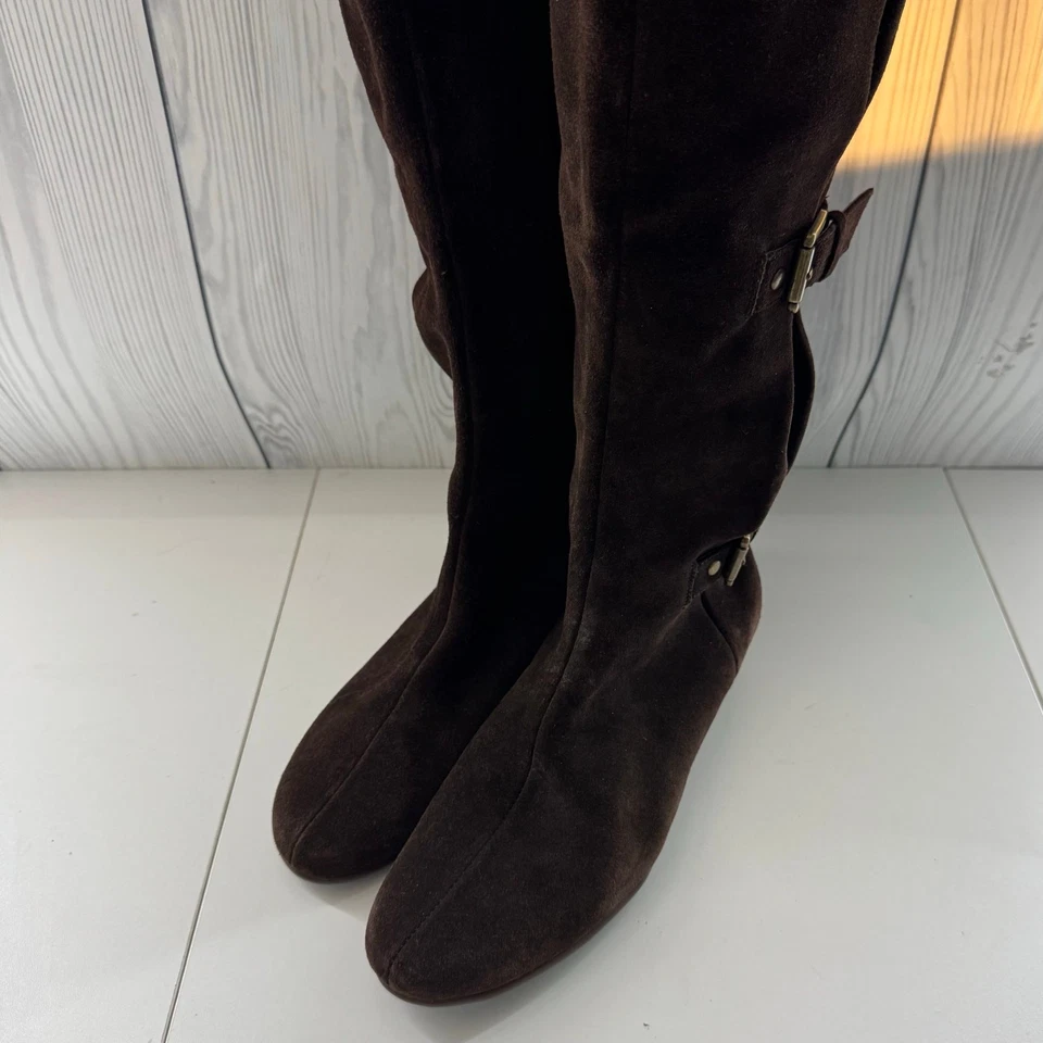 Botas de montar altas de gamuza con hebilla marrón chocolate aerosoles Sarasota de latón talla 8,5 Foto 2 de 4