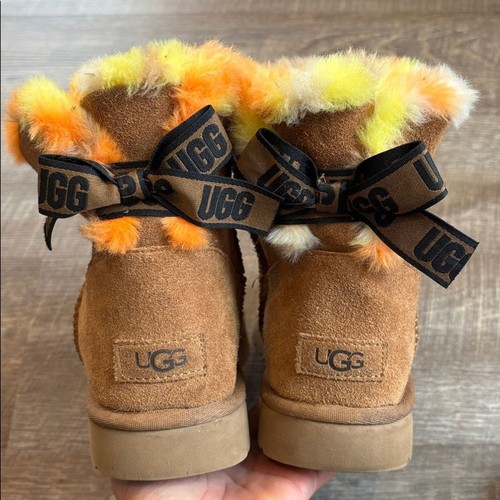 UGG Mini Bailey Bow Plaid Punk Stiefeletten Damen 9 Chestnut Wildleder - Bild 7 von 10