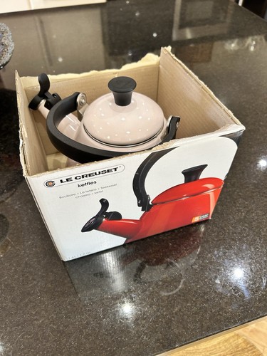 Le Creuset Kone 1.6L Stove-Top Kettle - Picture 4 of 4