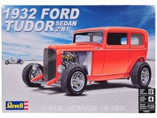 1932 Ford Tudor Sedan Model Kit 1/25 Scale 2-in-1 Revell Level 4