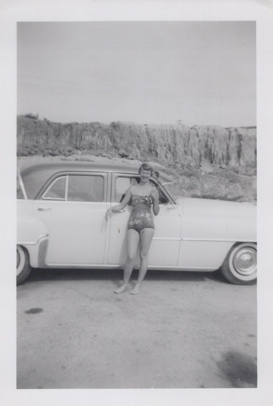 PRETTY WOMAN IN BATHING SUITS ON BEACH VINTAGE AMATEUR FOUND 3x4 PHOTO 1940's #j