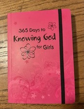 365 Days to Knowing God-Girls by Carolyn Larsen (2009, Trade Paperback)