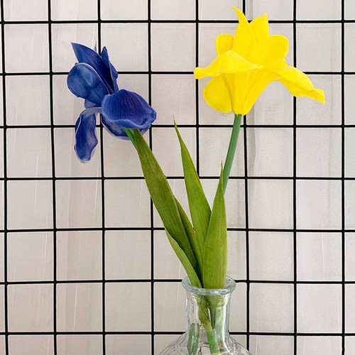 Realistic Silk Iris Flowers for Home Wedding Decor Vibrant and Beautiful - Bild 3 von 16