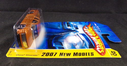 2007 Hot Wheels #20 New Models 20/36 CHEVY SILVERADO Orange w/Chrome OH5 Spokes - Picture 3 of 6