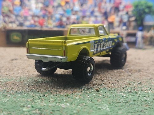 CUSTOM BUILT 1:64 C10 GreenLight 1972 HOTROD PULLING TRUCK puller CHEVEROLET USA - Picture 10 of 13