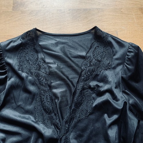 Vintage Olga Black Long  Robe With Lace Detail Size Small Excellent Condition - Picture 3 of 5