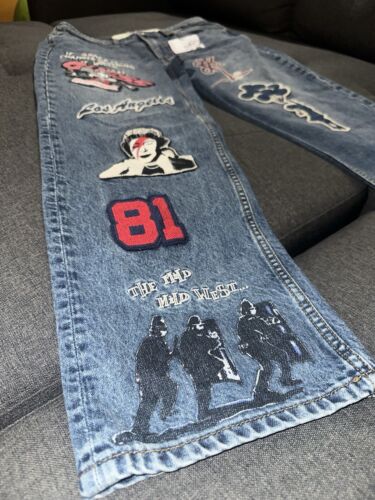 Guess x Brandalised With Graffiti By Banksy Denim Art Jeans NWT - Picture 2 of 19