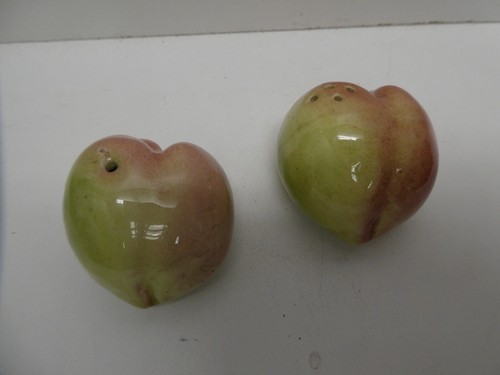 AUSTRALIAN POTTERY DARBYSHIRE NECTARINES PEACHES SALT & PEPPER SHAKERS PAIR - Picture 6 of 8