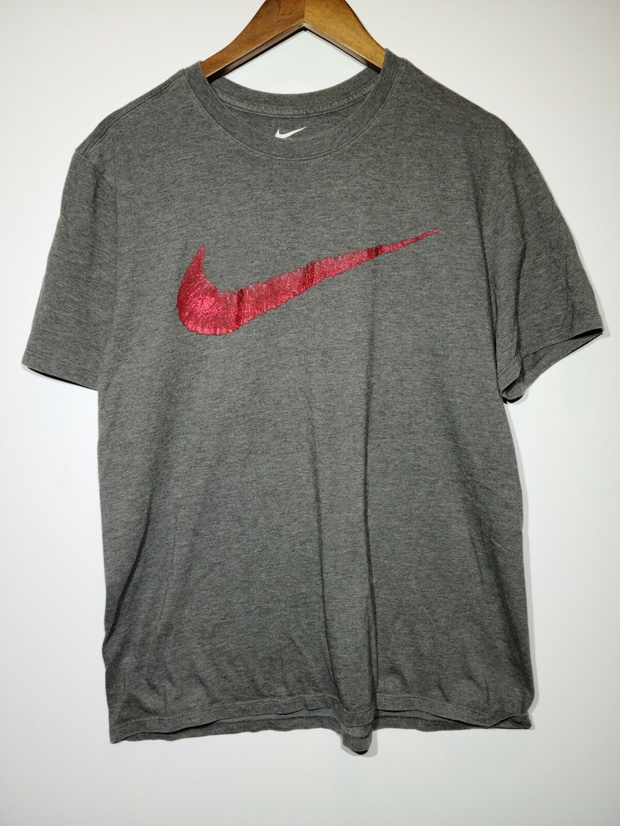 Nike T-Shirt Swoosh Logo center chest The Nike Tee Size