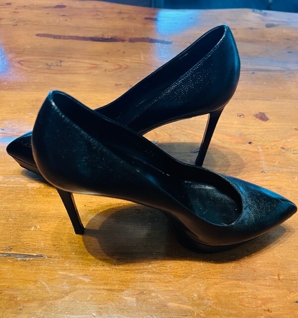 Saint Laurent decolte nere in pelle con ciottoli tacco 4" 37