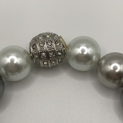 Faux Pearl Shell Round Stretchy Bracelet 6.5” - Picture 3 of 6