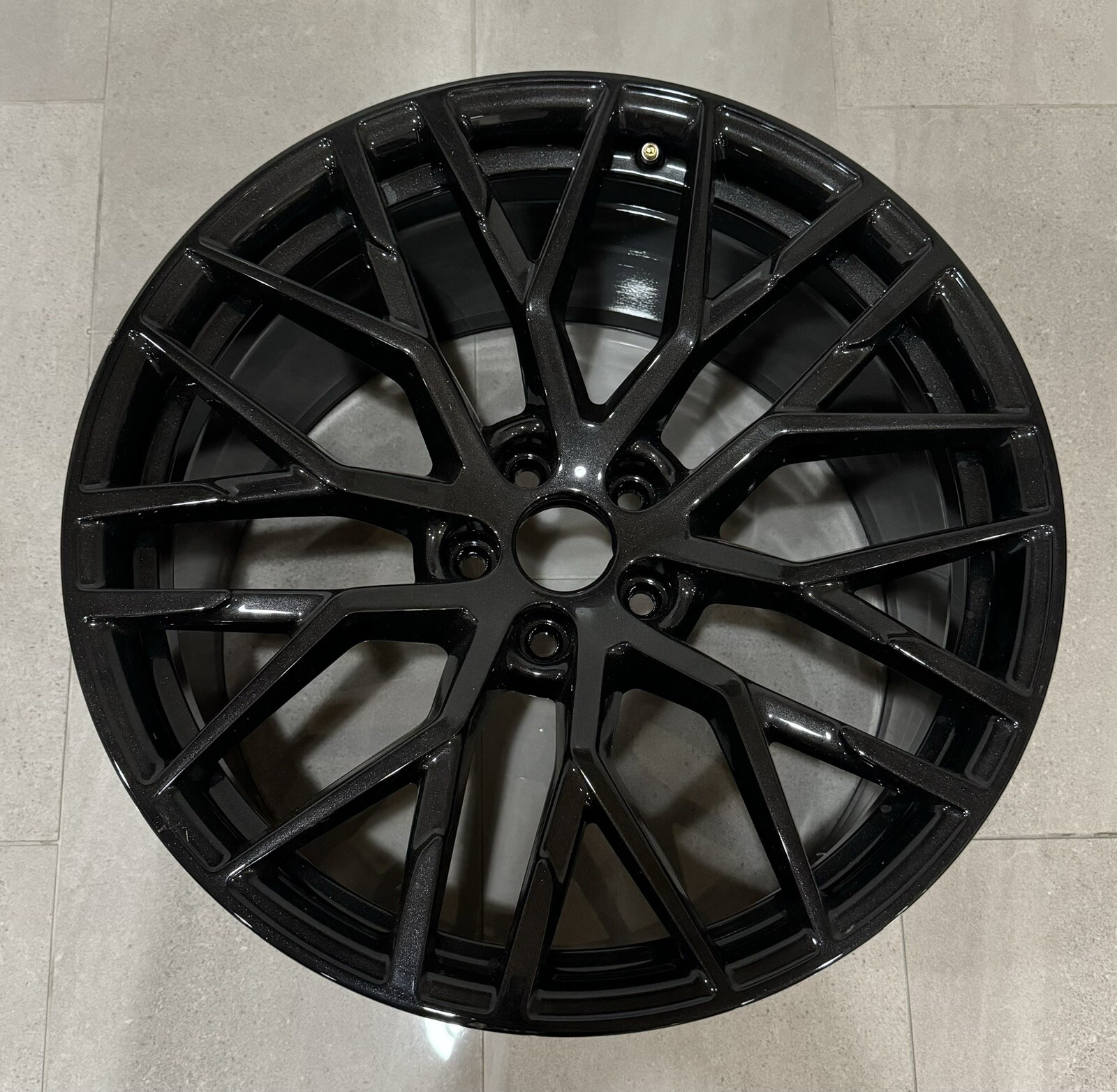 2017-2018 20" OEM AUDI R8 REAR RIM WHEEL -  4S0 601 025 AB