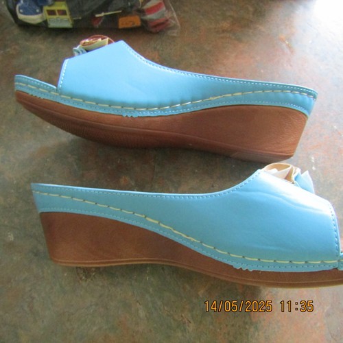 Size 11 Unbranded Slides Blue & Beige New - Picture 12 of 12