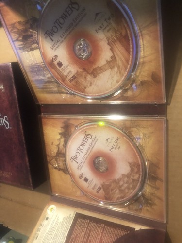 The Lord of the Rings:The Two Towers DVD,2003,4-Disc Set,Platinum Series Pre-own - Picture 3 of 5