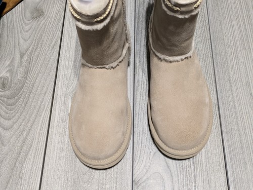 Women's UGG CLASSIC SHORT SHEARLING BRAID Suede Boot Sz 8 Dune Color 🎁 W Doc - Picture 10 of 12