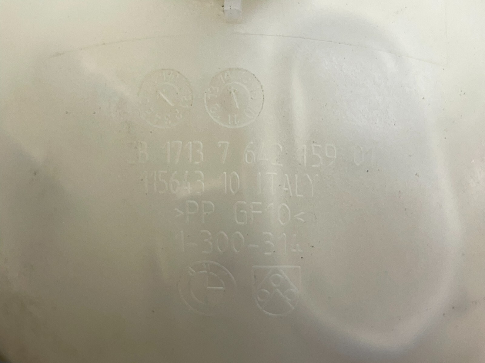 BMW i8 2014-2019 Coolant reservoir