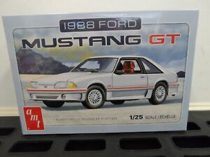 1:25 AMT 1988 Ford Mustang GT 5.0 Plastic Model Kit *MISB*
