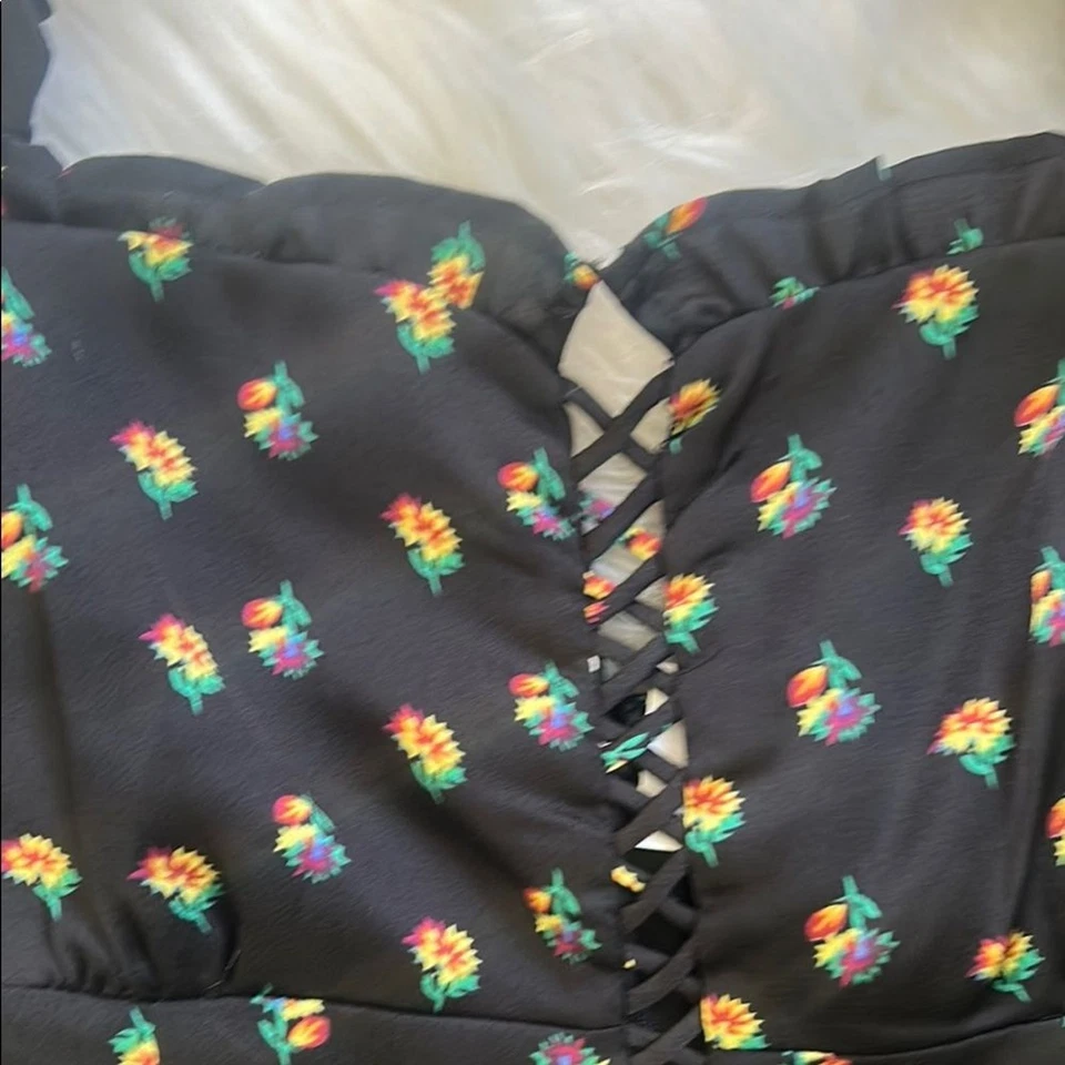 Nuevo con etiquetas Mono Aqua Negro Floral Para Mujer Talla Mediana Pierna Ancha ($78 al por menor) Foto 3 de 4