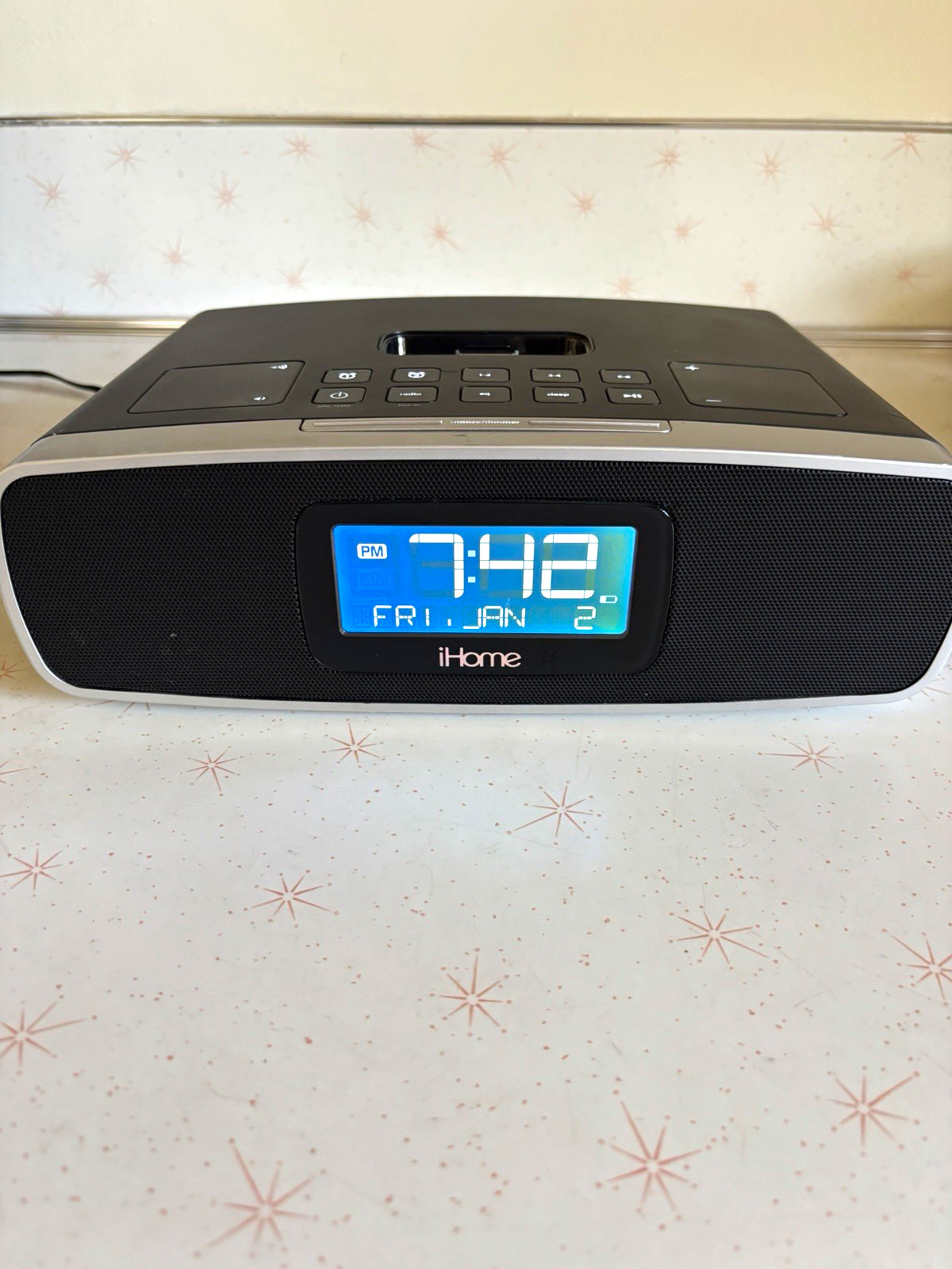 iHome iP90 Digital Clock Radio iPhone/iPod Dock Alarm Snooze FM Black/Silver