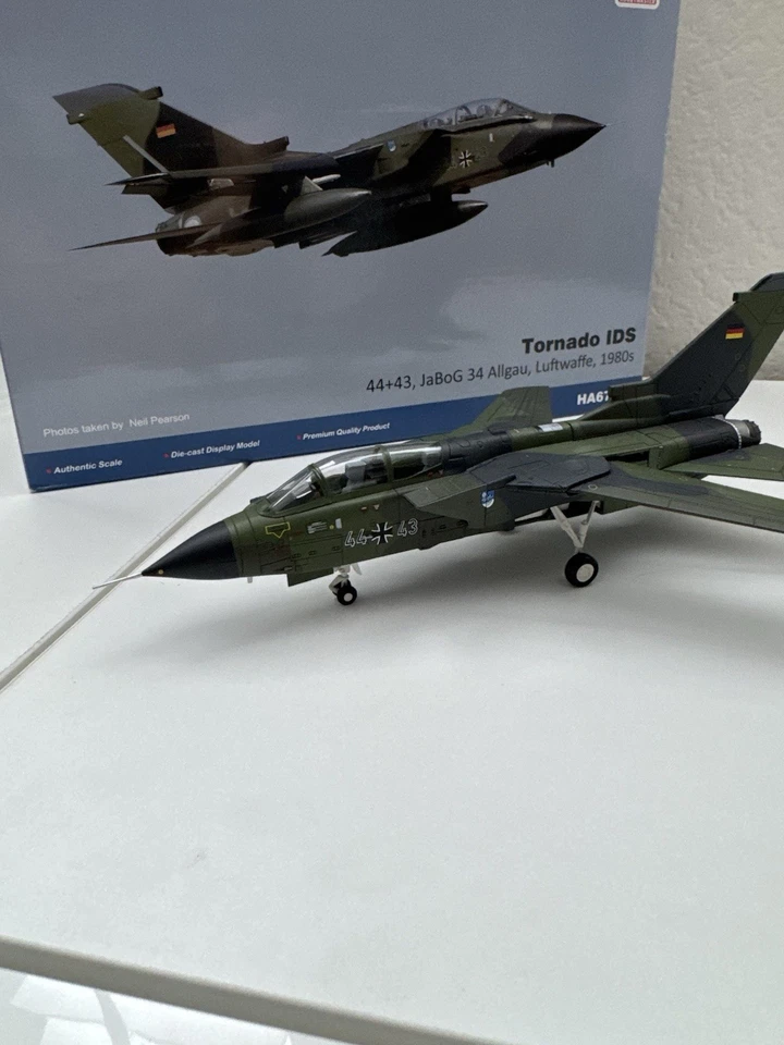 Hobby Master 1/72 Panavia Tornado IDS Luftwaffe JaBoG 34 Allgau 44+43 HA6701 - Image 4 of 4