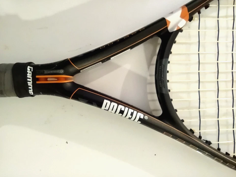 Raqueta de tenis profesional Pacific Raptor Basalt X 102" sq 285 g 4-1/2" agarre cinta gamma Foto 3 de 4