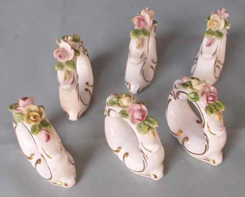 6 bellissimi anelli tovaglioli decorativi in porcellana con decoro rose marcati S Germany - Foto 3 di 6