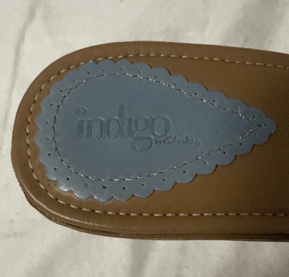 Sandalias INDIGO by Clarks Cuero Dorado Punta Abierta Tacones Bordados 7 M Foto 4 de 4