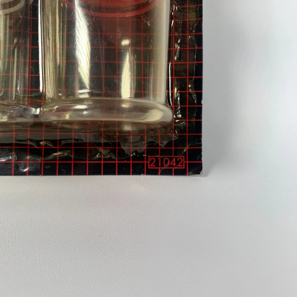 Chef Craft Red and White Cap Plastic Large Salt and Pepper Shakers 21042 Retro - Image 2 of 4