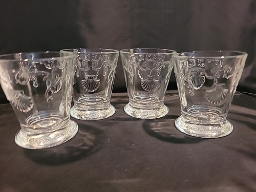 Versailles von La Rochere Muschelrolle Klarglas mit Fuß Frankreich Lowball Lot 3