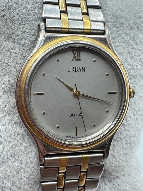 Seiko Alba New V701-6B50 Vintage Two Urban Battery Quartz Tone Watch Men's - vintagewatches.pk