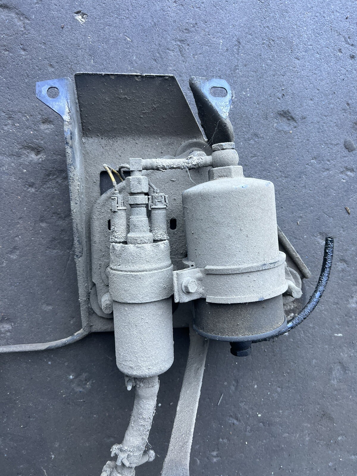 1993 Volvo 240 Fuel Pump Bracket Used eBay