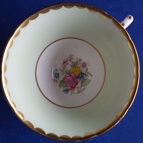 Taza de té y platillo Collingwoods Bone China England '41 V'. Banda verde como nueva. Flores - Imagen 8 de 12