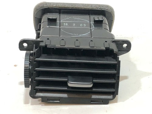 MAZDA 3 SPORT 2006 ARMATURENBRETT HEIZUNG LUFTAUSSTRÖMER KANAL MITTE LINKE SEITE / 2003-09 - Bild 1 von 6