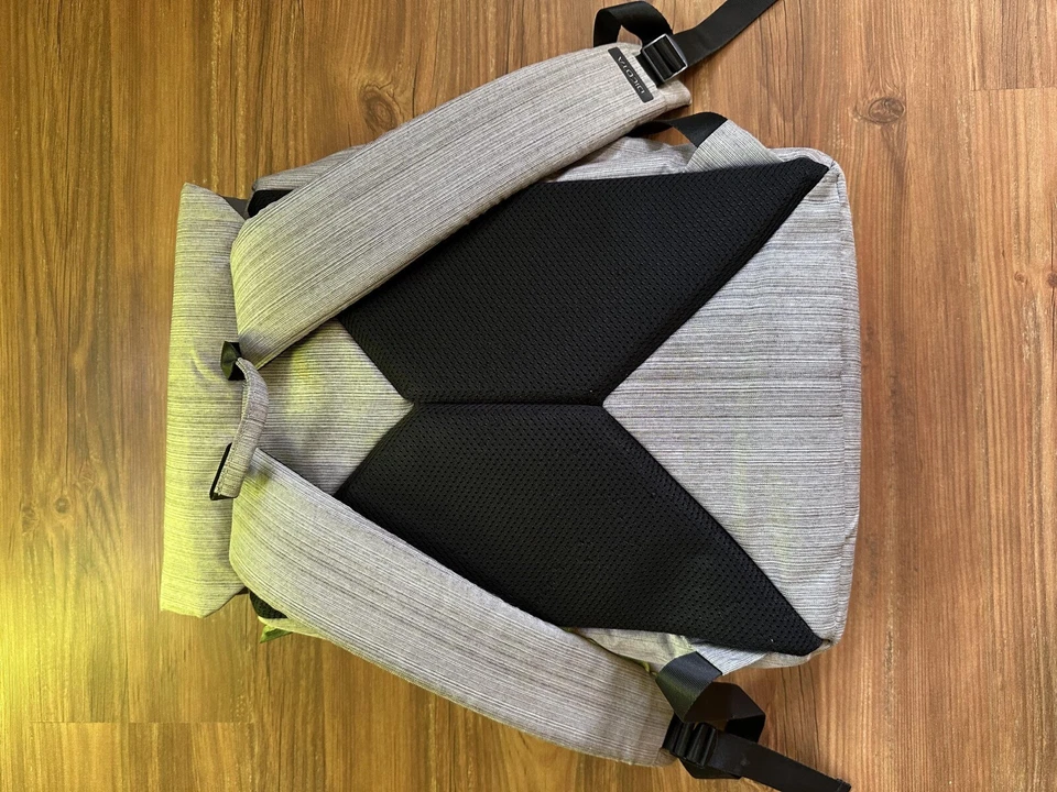 Dicota Code Backpack • für Notebooks bis 13"/33 cm • Rucksack - Bild 2 von 4