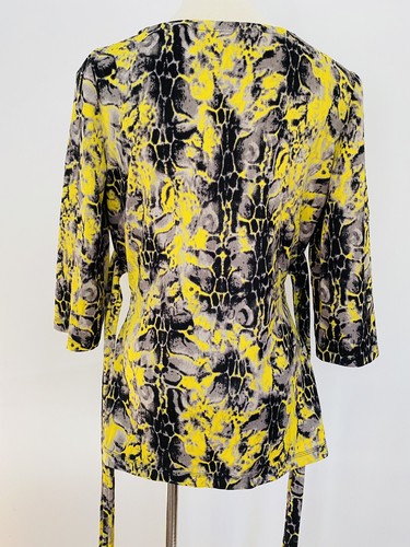 Wrap Top Size S Black Grey Yellow Stretch 3/4 Sleeves Tie Belt Animal - Picture 6 of 8